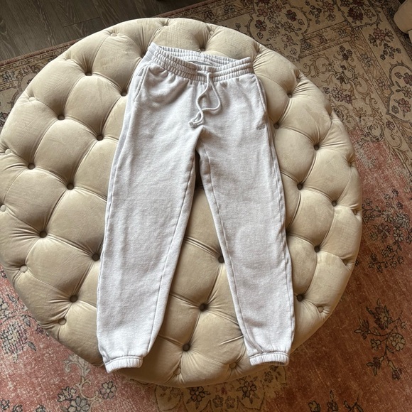 Aritzia TNA Sweatfleece Cozy Fleece Boyfriend Fit Sweatpant - Picture 3 of 6